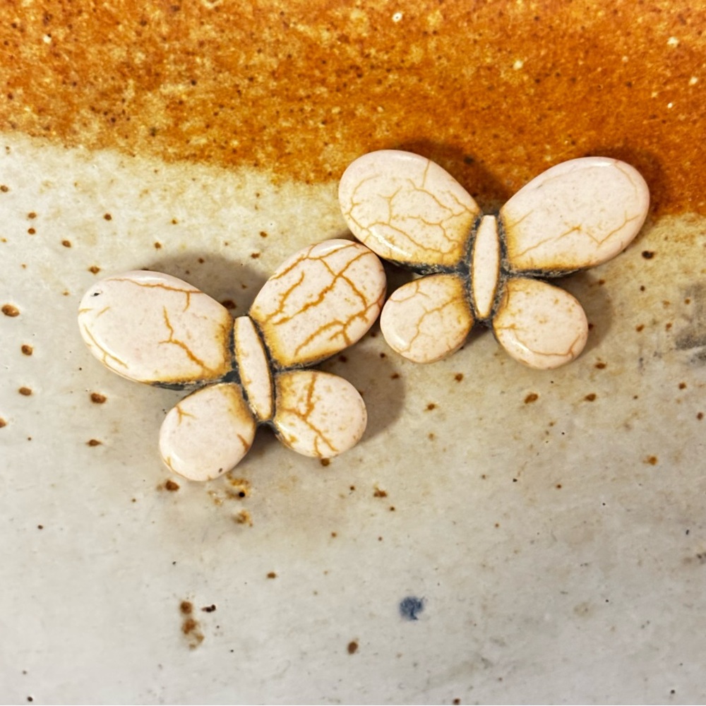 Multi-Color Howlite Stone Butterfly Beads. - Picture 8 of 9